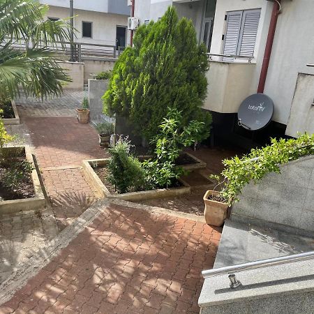 Apartments Zevs บุดวา ภายนอก รูปภาพ